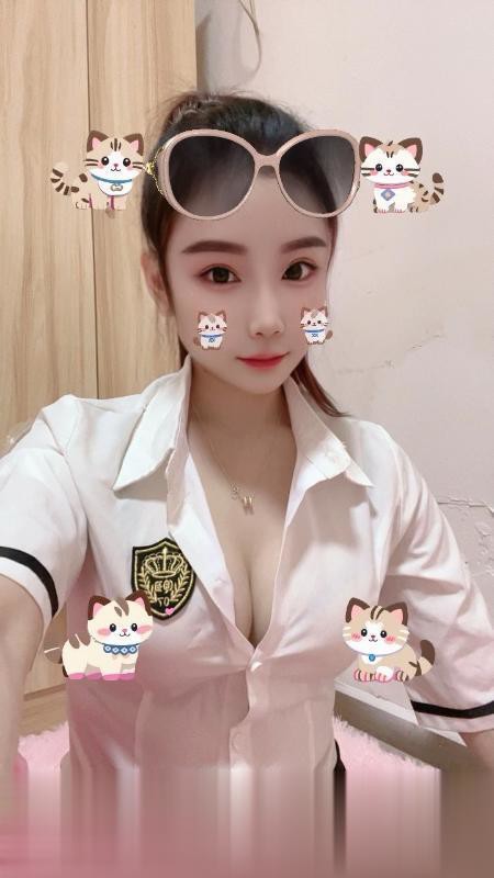 粉嫩美背小姐姐-1.jpg