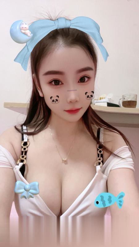 粉嫩美背小姐姐-2.jpg